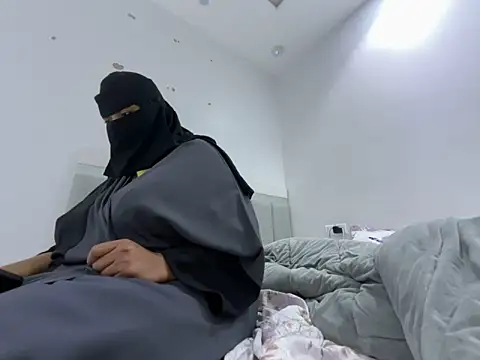 Snapshot of Submissive_Arab chatting on 01/12/25, 01:48 Submissive Arab online show from 01/12/25, 01:48