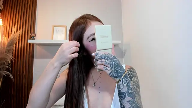 LANA-JONNES online show from 10/26/25, 04:18