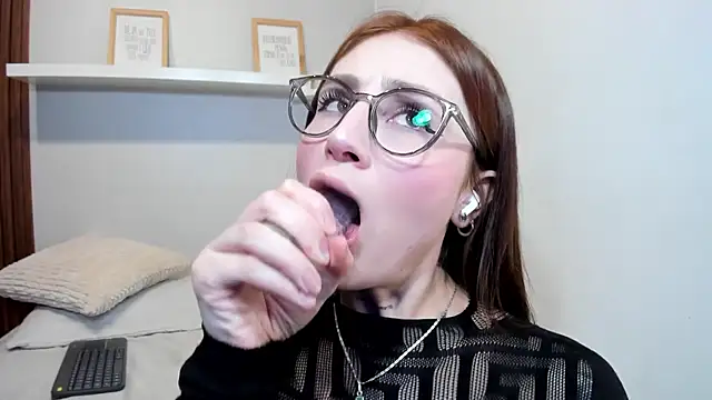 Snapshot of LANA-JONNES chatting on 05/19/26, 02:18 LANA-JONNES online show from 05/19/26, 02:18