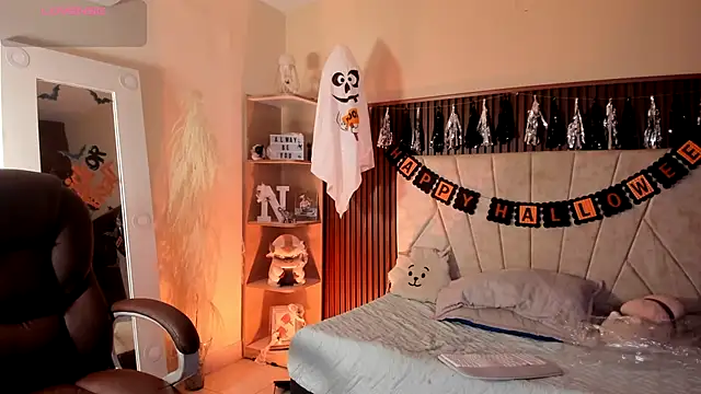  Niah  online show from 10/31/25, 08:10