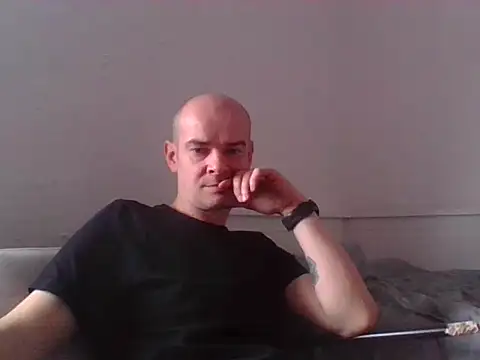 Snapshot of BadRec40 chatting on 02/12/26, 01:17 BadRec40 online show from 02/12/26, 01:17