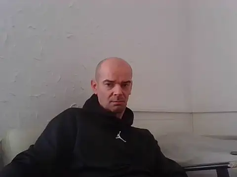 Snapshot of BadRec40 chatting on 03/18/26, 11:02 BadRec40 online show from 03/18/26, 11:02