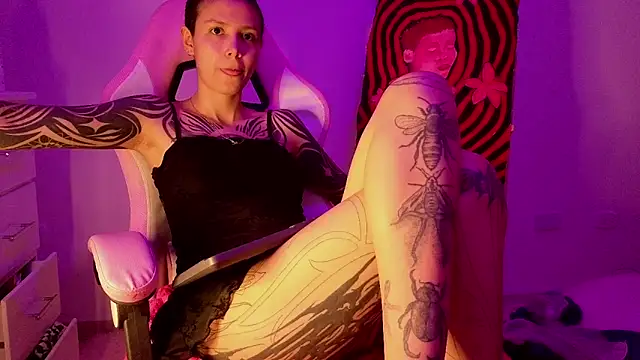 Snapshot of goddess_vee_ chatting on 04/01/26, 11:24 goddess vee online show from 04/01/26, 11:24