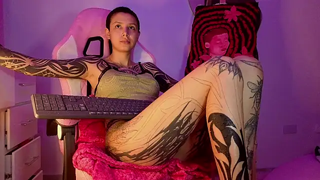 Snapshot of goddess_vee_ chatting on 04/11/26, 11:20 goddess vee online show from 04/11/26, 11:20