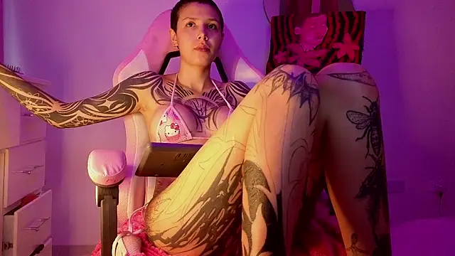 Snapshot of goddess_vee_ chatting on 04/15/26, 08:53 goddess vee online show from 04/15/26, 08:53