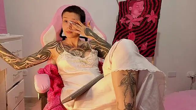 Snapshot of goddess_vee_ chatting on 04/17/26, 03:09 goddess vee online show from 04/17/26, 03:09