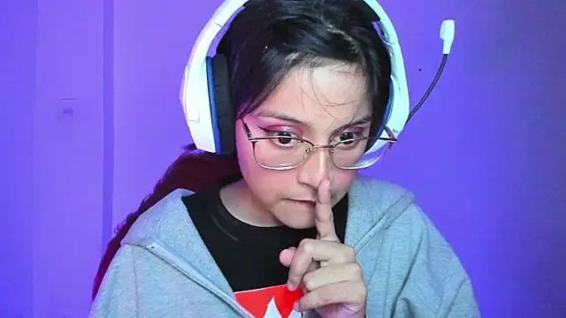 Little Lisy online show from 12/04/25, 04:00