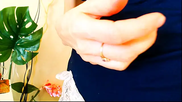 OLIVIA CANDY online show from 02/19/25, 07:39