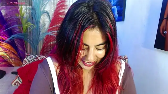 Snapshot of gatuwildhott chatting on 04/25/26, 07:00 gatuwildhott online show from 04/25/26, 07:00