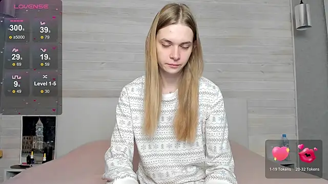 Snapshot of molly_hunt_ chatting on 01/29/25, 03:44 molly hunt online show from 01/29/25, 03:44