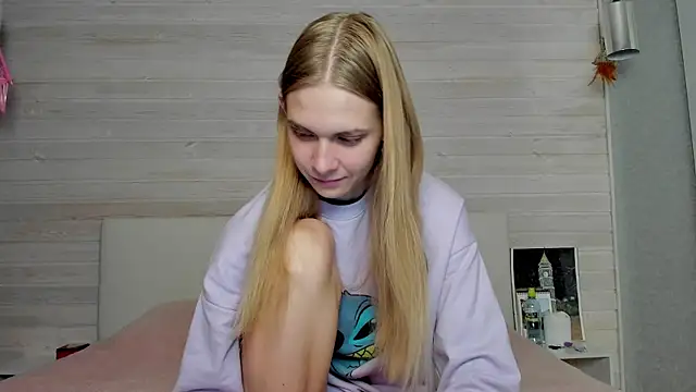 molly hunt  online show from 10/16/25, 03:18