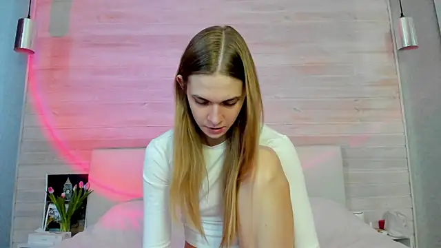 Snapshot of molly_hunt_ chatting on 02/14/26, 06:32 molly hunt online show from 02/14/26, 06:32