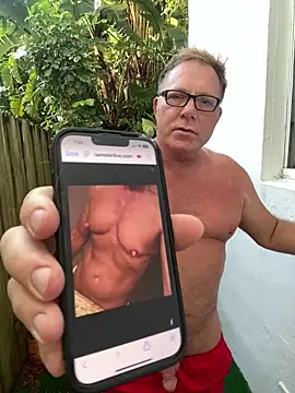 Snapshot of Cockmilker09 chatting on 09/20/25, 11:33 Cockmilker09 online show from 09/20/25, 11:33