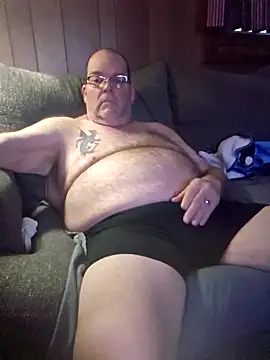 Snapshot of mrwizard4570 chatting on 04/05/26, 10:45 mrwizard4570 online show from 04/05/26, 10:45