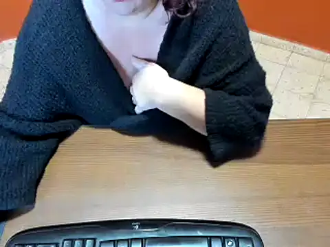 NikkiHolland online show from 01/29/25, 08:18