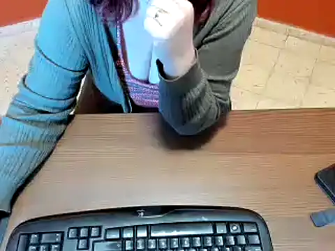 NikkiHolland online show from 02/06/25, 09:22