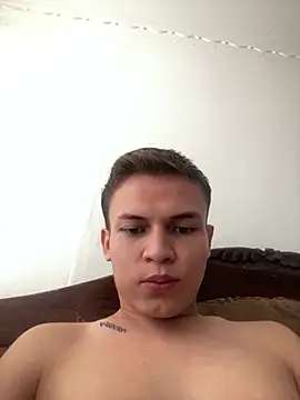 Snapshot of Leon_Wild chatting on 07/16/26, 08:04 Leon Wild online show from 07/16/26, 08:04