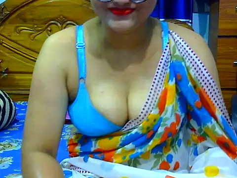 Snapshot of Daneldayna chatting on 06/09/26, 06:19 Daneldayna online show from 06/09/26, 06:19