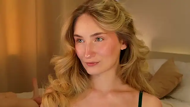 Snapshot of bella__rose chatting on 03/30/26, 12:06 bella rose online show from 03/30/26, 12:06