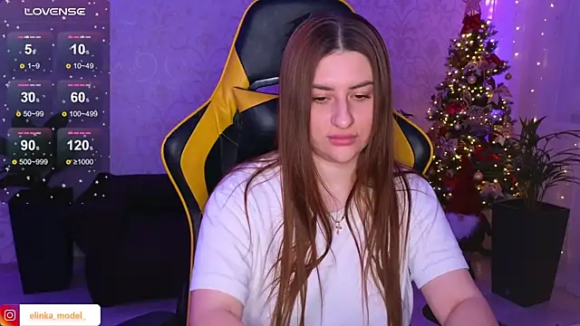 Snapshot of Elishka_ chatting on 12/15/24, 06:37 Elishka online show from 12/15/24, 06:37