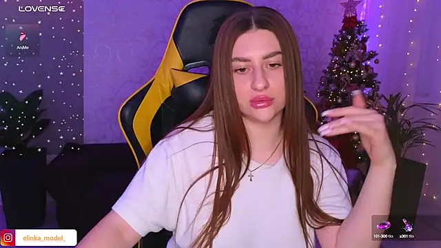 Snapshot of Elishka_ chatting on 12/19/24, 06:34 Elishka online show from 12/19/24, 06:34