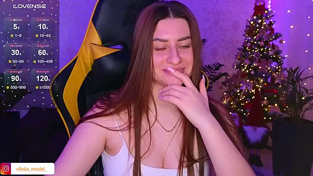 Snapshot of Elishka_ chatting on 12/25/24, 08:28 Elishka online show from 12/25/24, 08:28