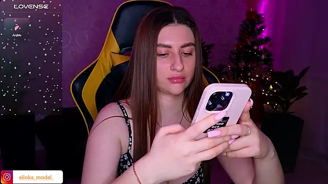 Snapshot of Elishka_ chatting on 01/15/25, 10:35 Elishka online show from 01/15/25, 10:35