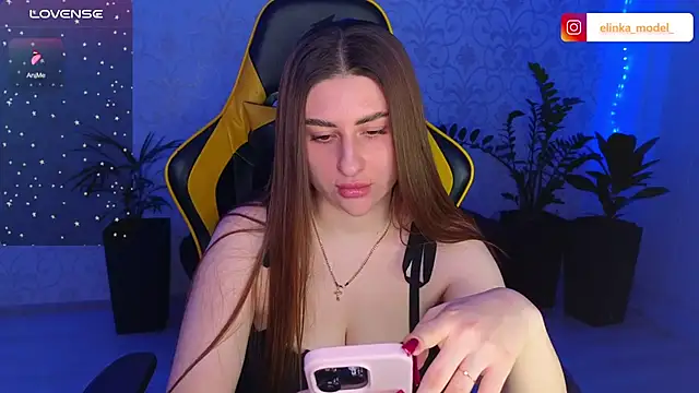 Snapshot of Elishka_ chatting on 02/19/25, 04:33 Elishka online show from 02/19/25, 04:33