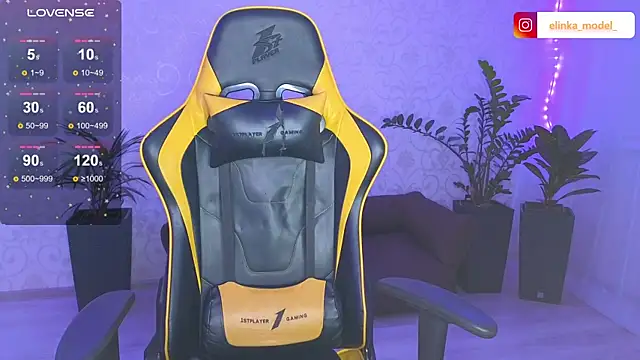 Snapshot of Elishka_ chatting on 02/23/25, 06:56 Elishka online show from 02/23/25, 06:56