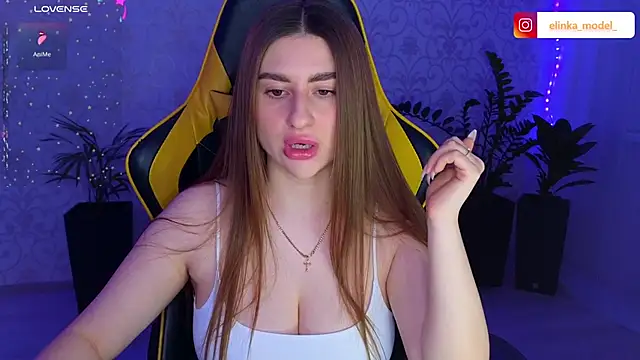 Snapshot of Elishka_ chatting on 03/05/25, 04:35 Elishka online show from 03/05/25, 04:35