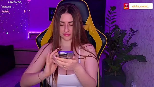 Snapshot of Elishka_ chatting on 03/16/25, 04:34 Elishka online show from 03/16/25, 04:34