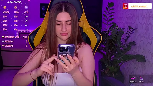 Snapshot of Elishka_ chatting on 03/16/25, 07:38 Elishka online show from 03/16/25, 07:38