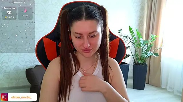 Snapshot of Elishka_ chatting on 10/04/25, 06:55 Elishka online show from 10/04/25, 06:55