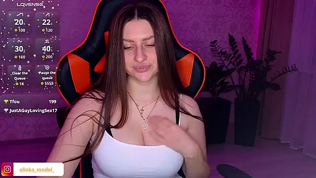 Snapshot of Elishka_ chatting on 10/06/25, 07:11 Elishka online show from 10/06/25, 07:11