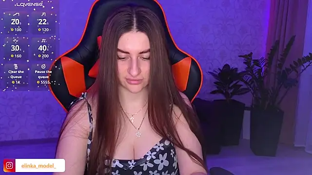 Snapshot of Elishka_ chatting on 10/17/25, 07:49 Elishka online show from 10/17/25, 07:49