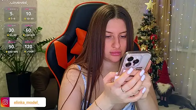 Snapshot of Elishka_ chatting on 12/13/25, 08:58 Elishka online show from 12/13/25, 08:58