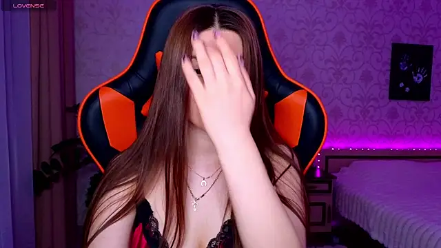 Snapshot of Elishka_ chatting on 04/14/26, 09:32 Elishka online show from 04/14/26, 09:32