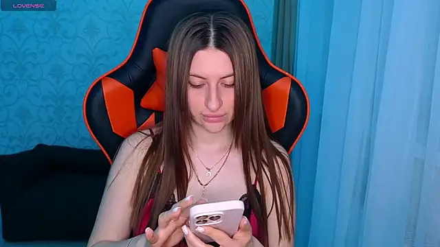 Snapshot of Elishka_ chatting on 05/27/26, 10:07 Elishka online show from 05/27/26, 10:07
