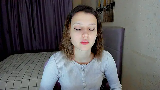 Snapshot of SoniNesti chatting on 11/15/25, 02:57 SoniNesti online show from 11/15/25, 02:57