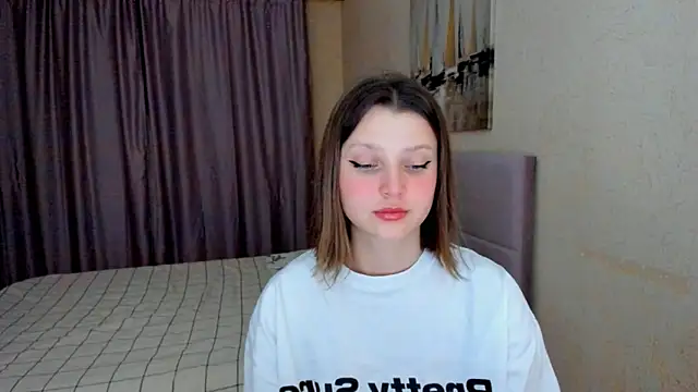 Snapshot of SoniNesti chatting on 11/25/25, 03:12 SoniNesti online show from 11/25/25, 03:12