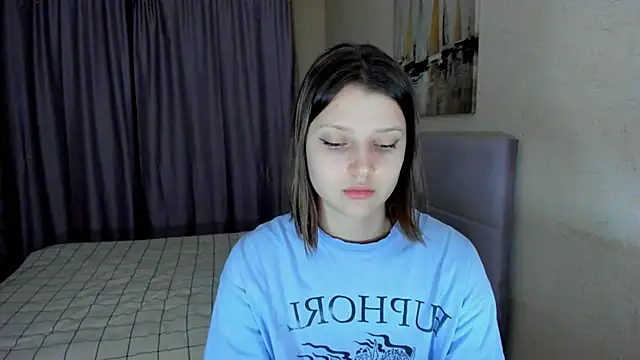 Snapshot of SoniNesti chatting on 11/28/25, 02:42 SoniNesti online show from 11/28/25, 02:42