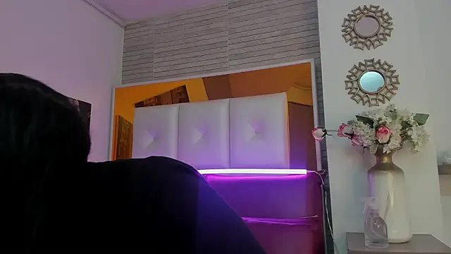 Snapshot of ShaniaBrownn chatting on 11/04/25, 07:57 ShaniaBrownn online show from 11/04/25, 07:57