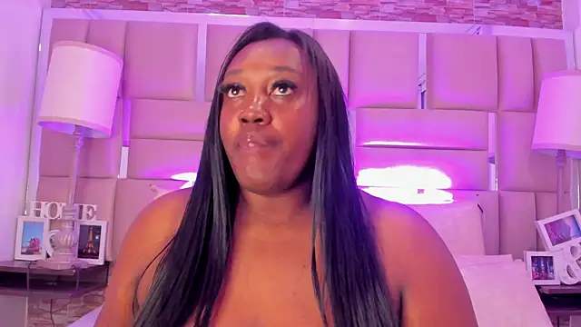 Snapshot of ShaniaBrownn chatting on 11/08/25, 07:56 ShaniaBrownn online show from 11/08/25, 07:56