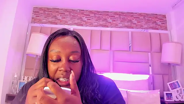 Snapshot of ShaniaBrownn chatting on 11/20/25, 07:35 ShaniaBrownn online show from 11/20/25, 07:35