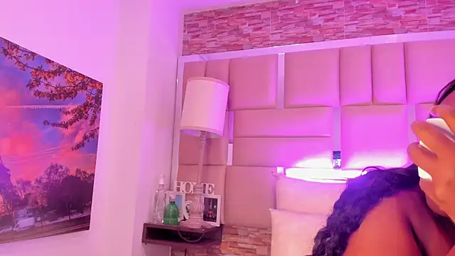 Snapshot of ShaniaBrownn chatting on 11/21/25, 07:56 ShaniaBrownn online show from 11/21/25, 07:56