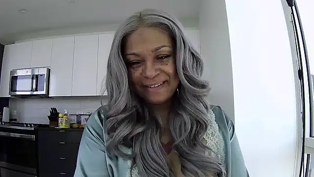 MSweetLindaParks online show from 05/19/26, 03:40