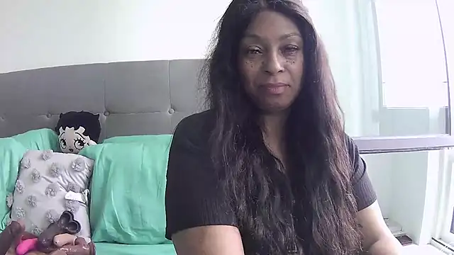 MSweetLindaParks online show from 06/27/26, 06:35