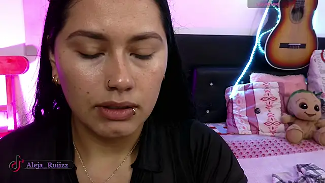 Snapshot of LauraRuiz1 chatting on 09/08/25, 11:15 LauraRuiz1 online show from 09/08/25, 11:15