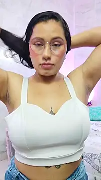 LauraRuiz1 online show from 05/27/26, 01:02