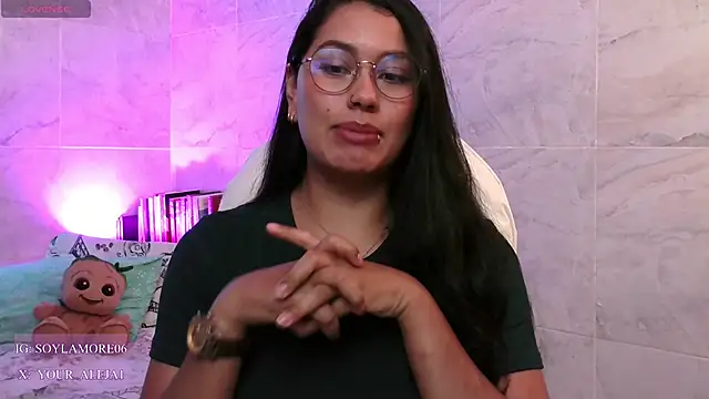 LauraRuiz1 online show from 06/08/26, 09:26